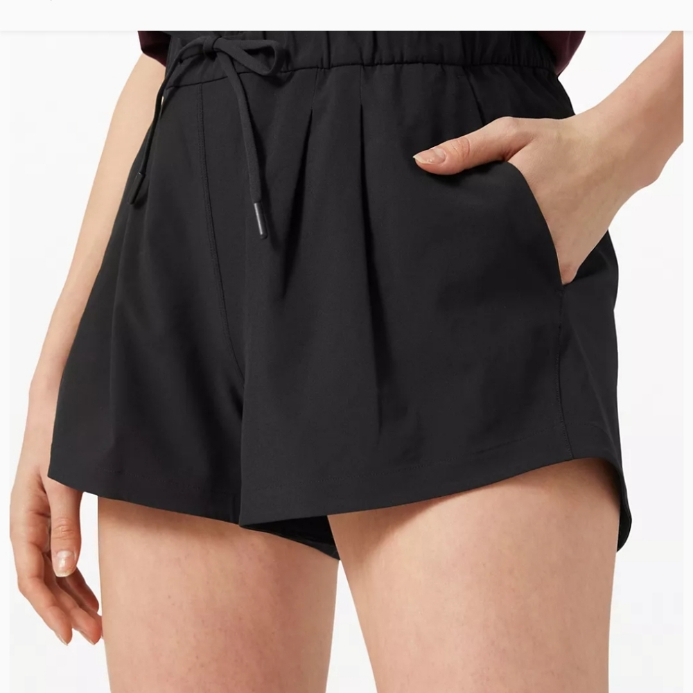 Lululemon drawstring athletic/running/walking/workout shorts, black, Sz 4